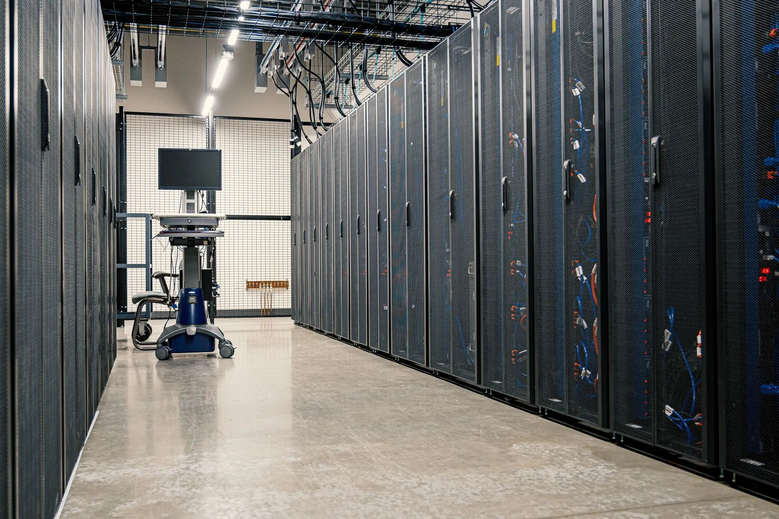 Portada editorial de Cuánto Cuesta un Data Center en Ecuador: Guía de Precios y Cómo Elegir Proveedor