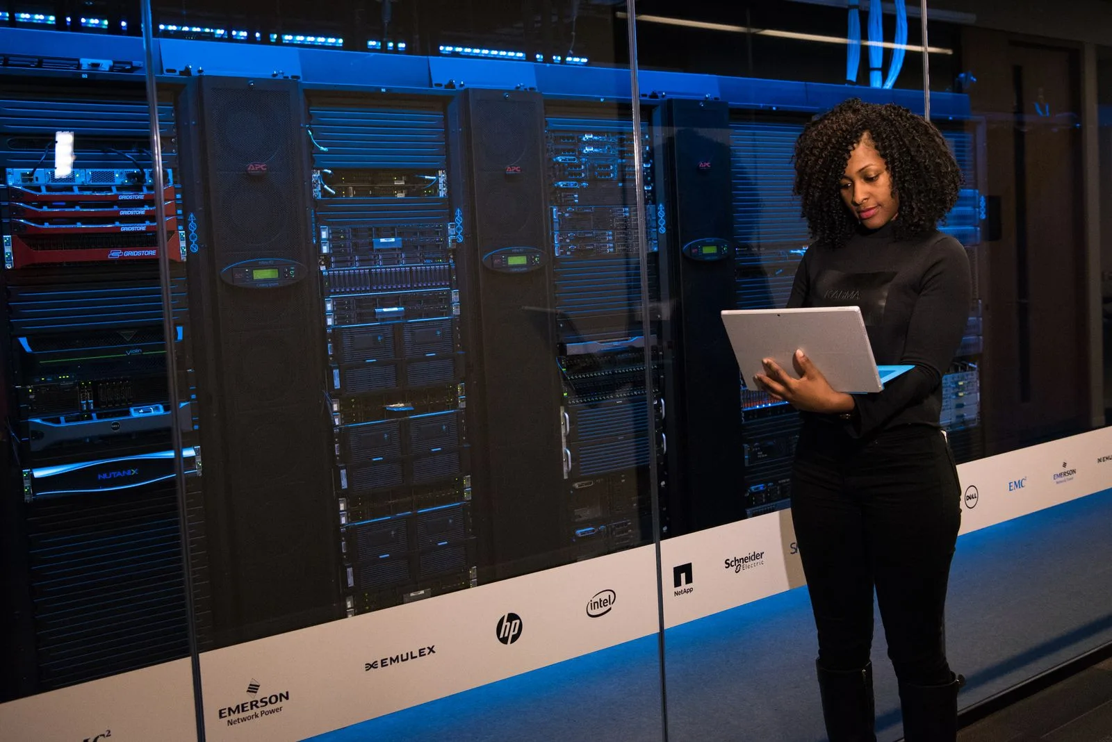 Portada editorial de ¿Tienes dudas sobre data centers en Ecuador? Preguntas frecuentes