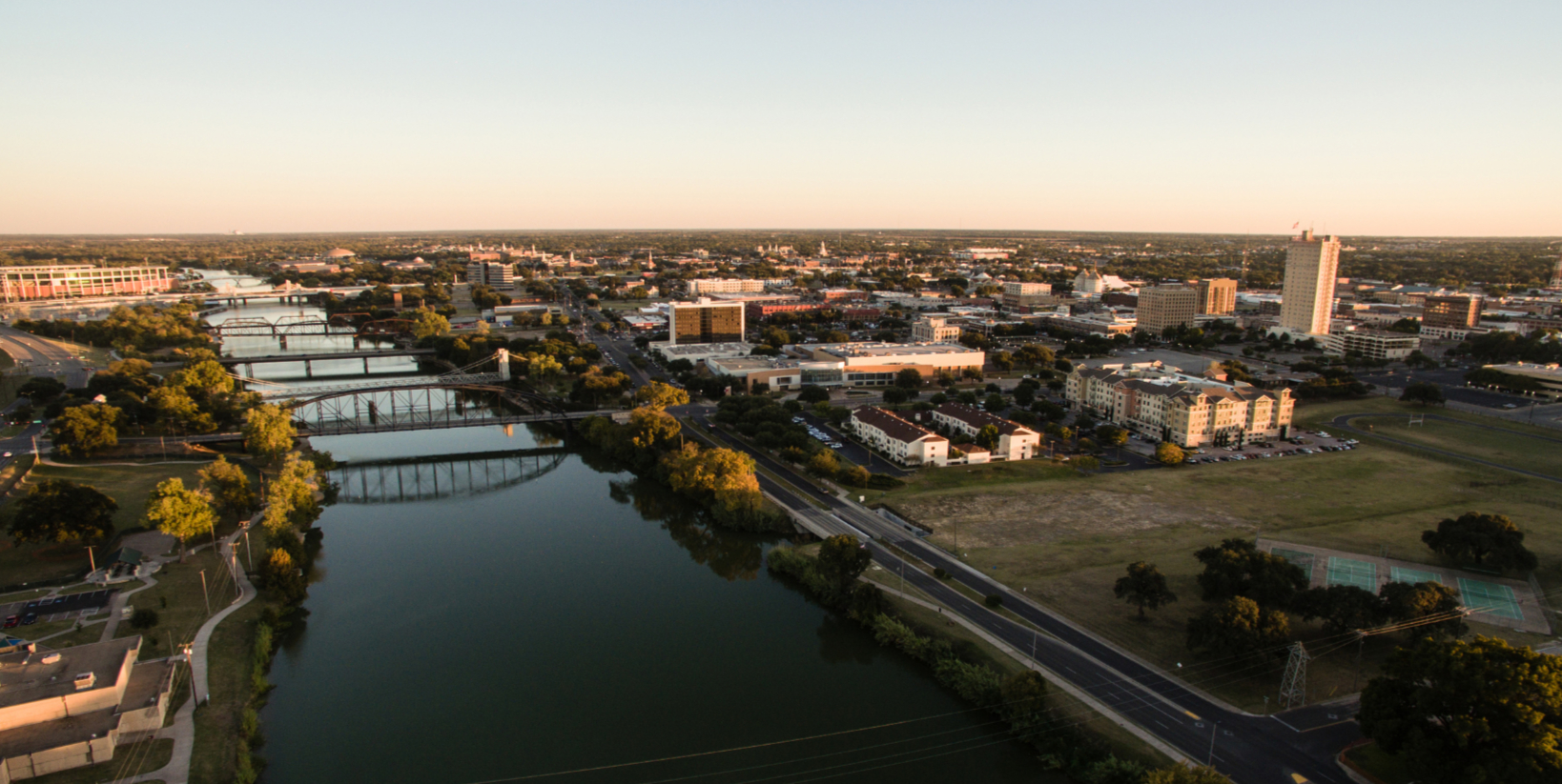 10 lugares icónicos que debes visitar en Waco, Texas (Guía 2025)